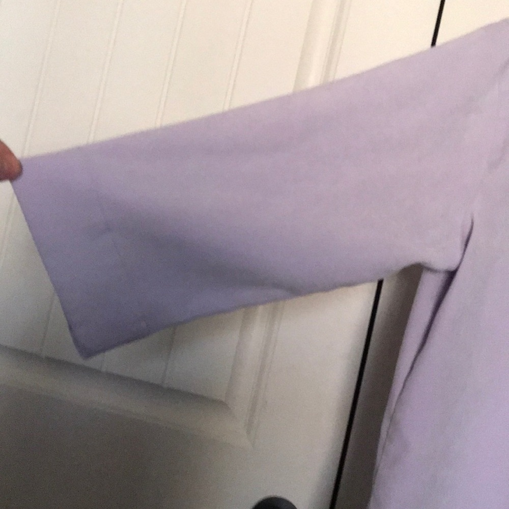 VERY NICE! purple top - Picture 4 of 4
